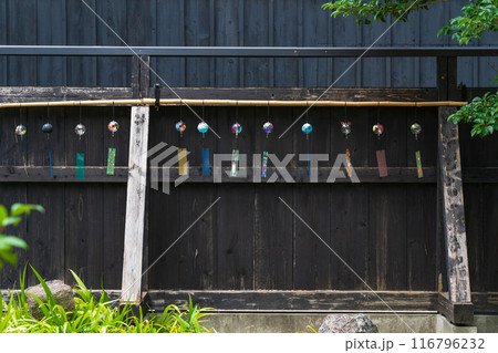 夏の半六庭園、風鈴かざり〈愛知県半田市〉 116796232