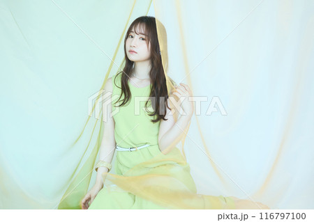 夏の女性ポートレート 夏の女性ポートレート 116797100