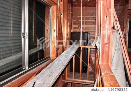 新築住宅の建築現場　木造住宅 116798385