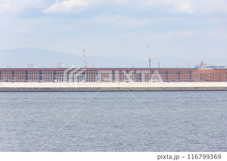 工事中の大阪・関西万博会場の夢洲 116799369