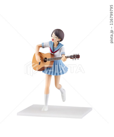 ギターを弾く女子高生 116799795