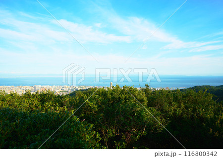 東山の山頂から見た瀬戸内海 116800342