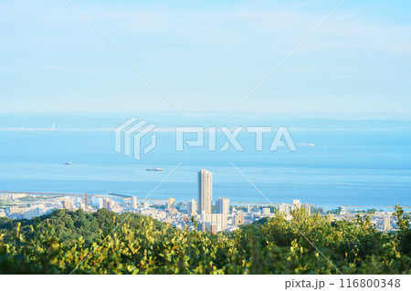 東山の山頂から見た瀬戸内海 116800348