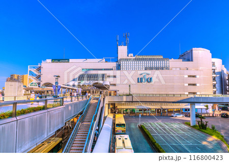 日本の茅ヶ崎都市景観 東海道本線と相模線の2路線が乗り入れている茅ケ崎駅(北口)=令和6年7月21日 日本の茅ヶ崎都市景観 東海道本線と相模線の2路線が乗り入れている茅ケ崎駅(北口)=令和6年7月21日 116800423