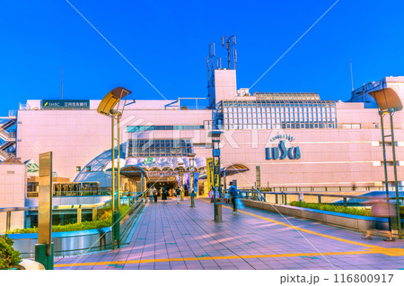 日本の茅ヶ崎都市景観 東海道本線と相模線の2路線が乗り入れている茅ケ崎駅（北口）＝令和6年7月21日 116800917
