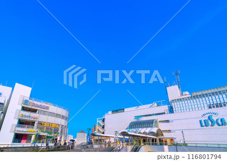 日本の茅ヶ崎都市景観 東海道本線と相模線の2路線が乗り入れている茅ケ崎駅（北口）＝令和6年7月21日 116801794