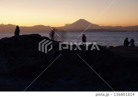 江ノ島の夕暮れ　神奈川県観光　 116801814