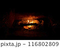 暖炉のあたたかい火 116802809