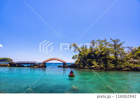 【新潟県_佐渡_矢島・経島】美しい景観を楽しみながら、たらい舟体験 【新潟県_佐渡_矢島・経島】美しい景観を楽しみながら、たらい舟体験 116802842