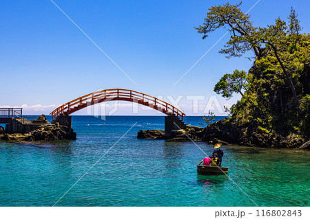 【新潟県_佐渡_矢島・経島】美しい景観を楽しみながら、たらい舟体験 【新潟県_佐渡_矢島・経島】美しい景観を楽しみながら、たらい舟体験 116802843