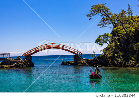 【新潟県_佐渡_矢島･経島】美しい景観を楽しみながら、たらい舟体験 116802844