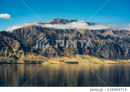 Scenic Lake Hawea lookout with rugged mountain in autumn at New Zealand 116804714