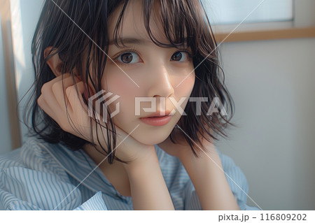 水色のノースリーブのトップスを着た黒髪ボブの女の子 116809202