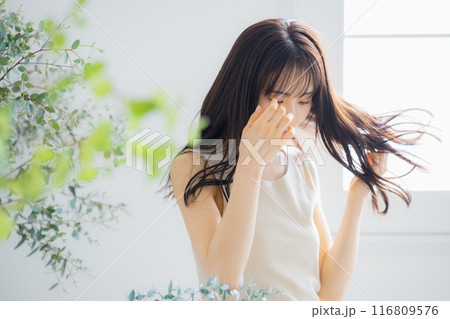 若い女性のヘアケアイメージ 若い女性のヘアケアイメージ 116809576