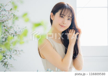 若い女性のヘアケアイメージ 若い女性のヘアケアイメージ 116809580