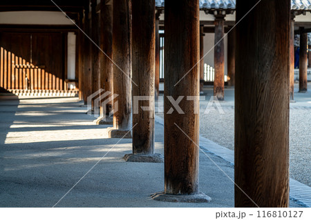 【奈良県】歴史の深さを感じる法隆寺の回廊 116810127
