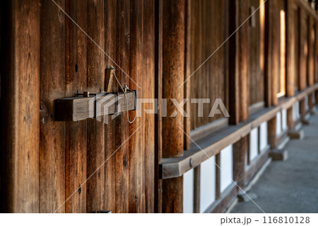 【奈良県】歴史の深さを感じる法隆寺の回廊 116810128
