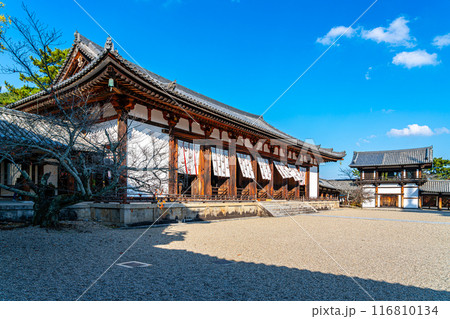 【奈良県】綺麗な青空が広がる法隆寺の大講堂 116810134