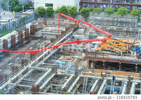 高層マンション建築現場 116810785