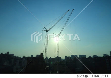 高層マンション建築現場 116810811