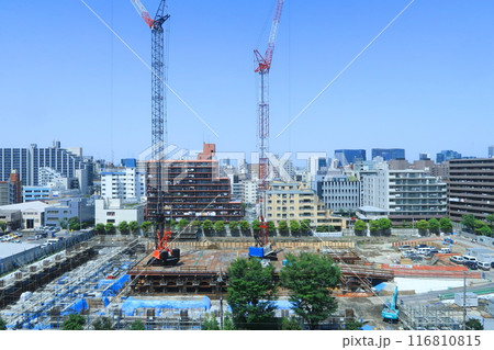 高層マンション建築現場 116810815