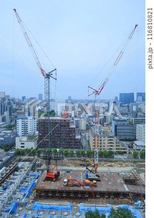 高層マンション建築現場 116810821