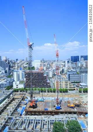 高層マンション建築現場 116810822