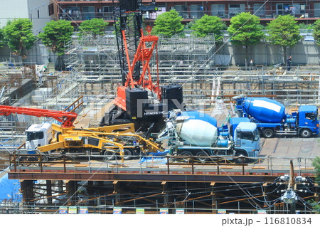 高層マンション建築現場 116810834