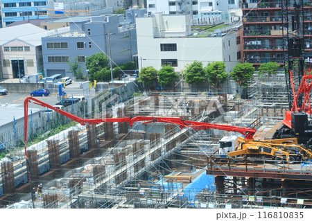 高層マンション建築現場 116810835