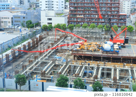 高層マンション建築現場 116810842