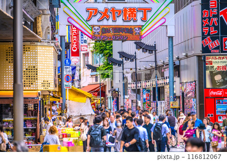 日本の東京都市景観7月・インバウンド復活…外国人観光客らで賑わうアメ横=令和6年7月11日 日本の東京都市景観7月・インバウンド復活…外国人観光客らで賑わうアメ横=令和6年7月11日 116812067