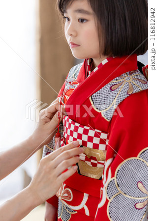 着物姿の可愛い女の子のアップ 116812942