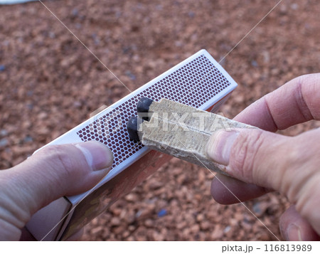 マッチ型着火剤を付ける 116813989