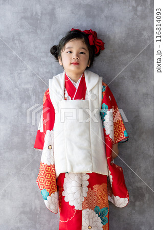 着物姿のかわいい女の子 116814093