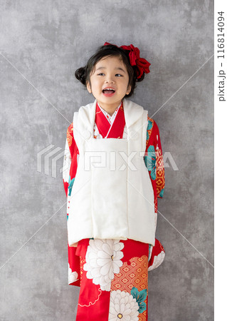 着物姿のかわいい女の子 116814094