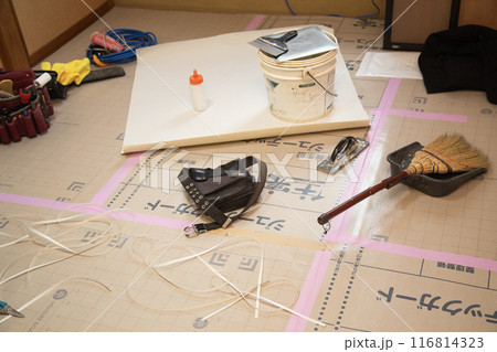 内装工事　クロス張り 116814323