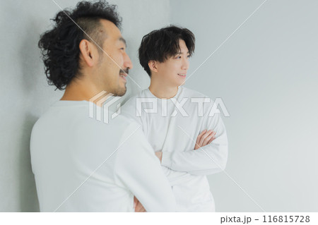 二人の男性 二人の男性 116815728