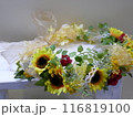 造花をあしらったハンドメイド花冠 116819100