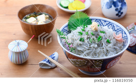 新鮮な生しらす丼 116819350