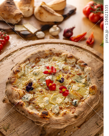 Flame grilled Italian four cheeses pizz 116821535