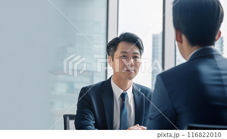 オフィスでの面談イメージ(AI生成画像) オフィスでの面談イメージ(AI生成画像) 116822010