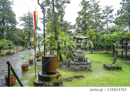 雨の八日堂　信濃国分寺 116824763