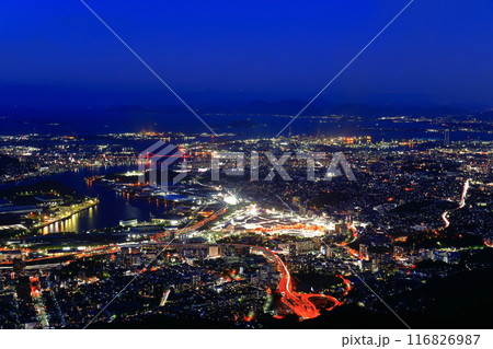 【福岡県】北九州市の夜景(皿倉山展望台) 【福岡県】北九州市の夜景(皿倉山展望台) 116826987