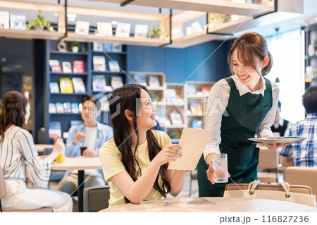 カフェ 撮影協力:Creadisce(丸善雄松堂株式会社) カフェ 撮影協力:Creadisce(丸善雄松堂株式会社) 116827236