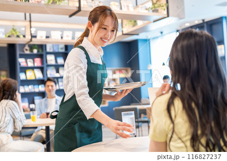 カフェ 撮影協力:Creadisce(丸善雄松堂株式会社) カフェ 撮影協力:Creadisce(丸善雄松堂株式会社) 116827237