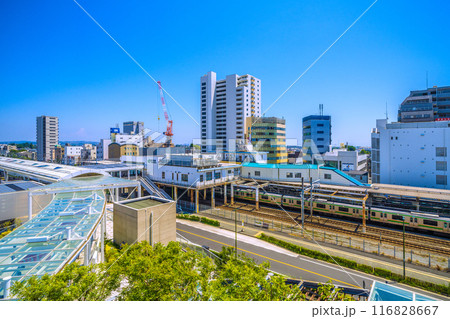 日本の藤沢都市景観　7月。東海道本線　辻堂駅などを望む＝22日 116828667