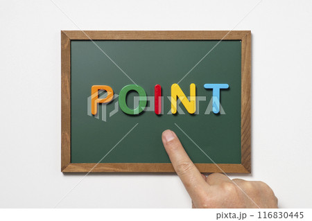 黒板に置かれたPOINTの文字と人差し指 黒板に置かれたPOINTの文字と人差し指 116830445