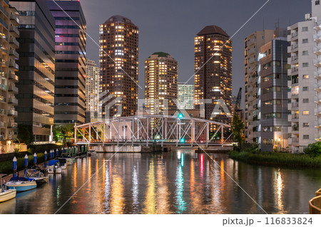 《東京都》ベイエリアのタワーマンション夜景 116833824