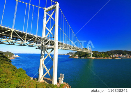 壇ノ浦PAから見た快晴の関門橋（関門海峡） 116838241
