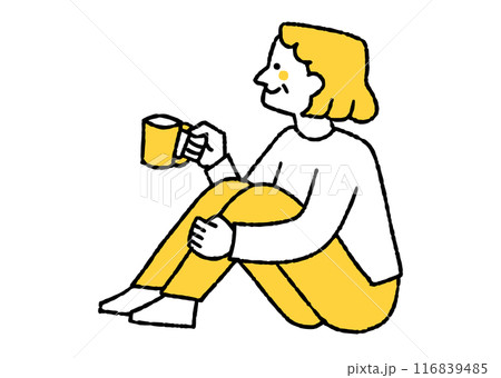 座ってコーヒーを飲んでいる高齢女性 116839485